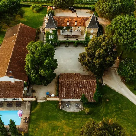 Cosy Former Bakery House With Communal Swimming Pool Hébergement de vacances Prayssac