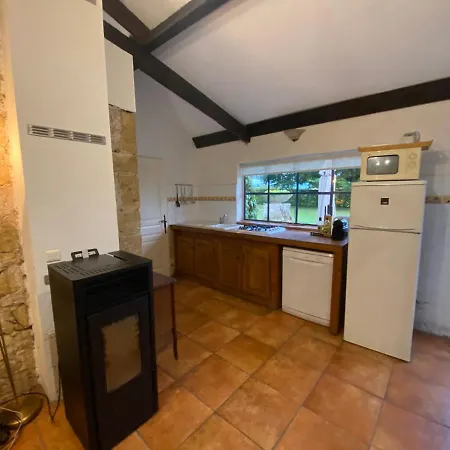 Дом отдыха Cosy Former Bakery House With Communal Swimming Pool Prayssac