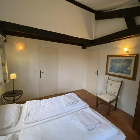 Дом отдыха Cosy Former Bakery House With Communal Swimming Pool