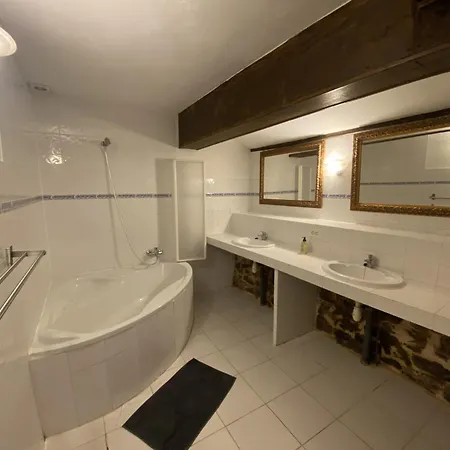 Дом отдыха Cosy Former Bakery House With Communal Swimming Pool