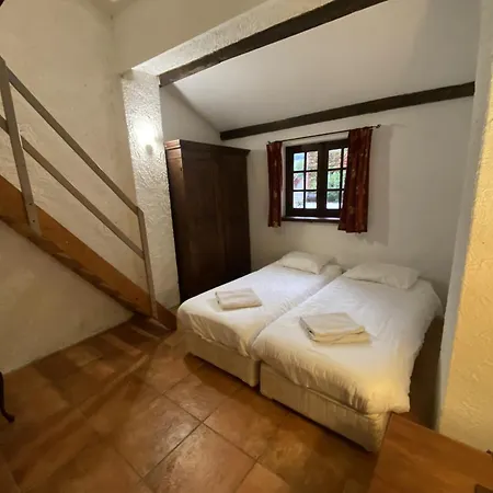 Cosy Former Bakery House With Communal Swimming Pool Дом отдыха *