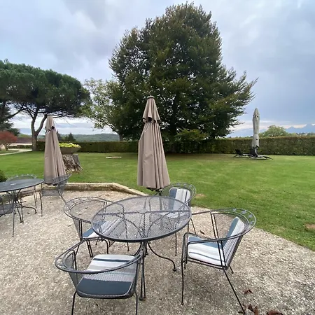 Дом отдыха Cosy Former Bakery House With Communal Swimming Pool Prayssac